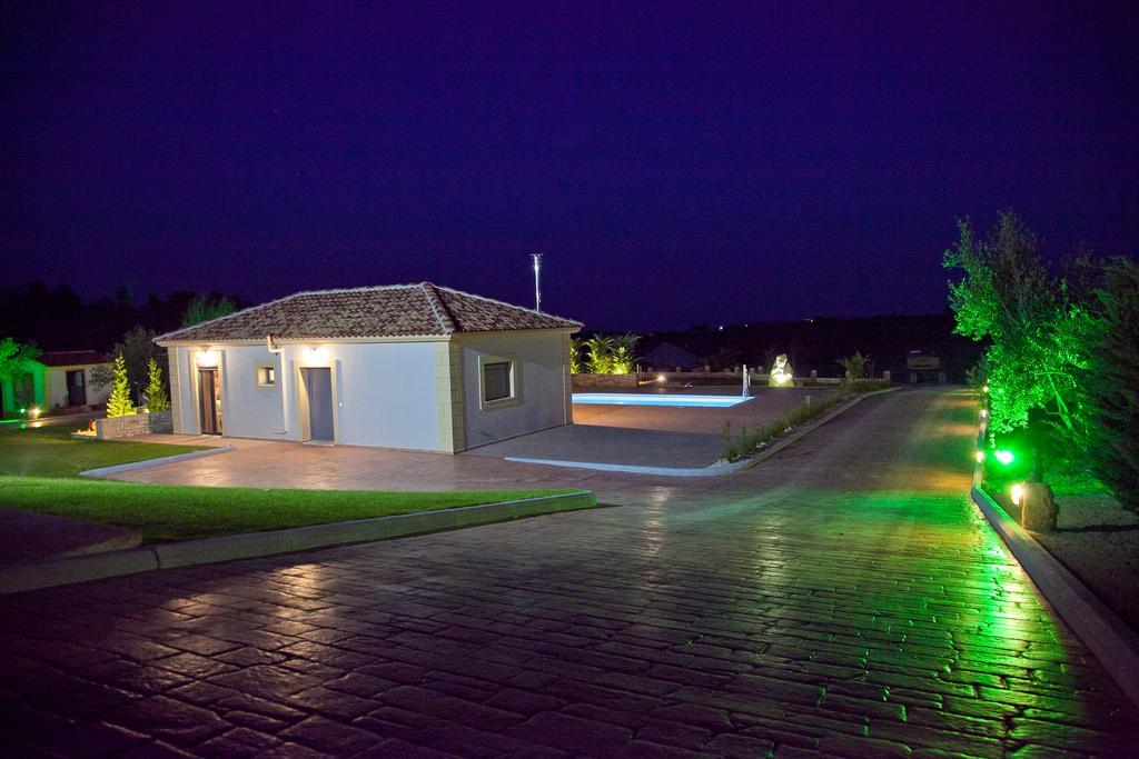 Ameadros Resort Mantzavinata Экстерьер фото