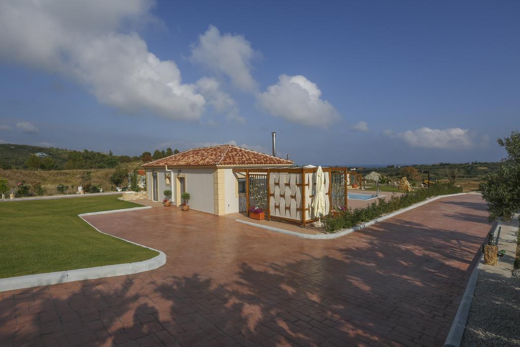 Ameadros Resort Mantzavinata Экстерьер фото