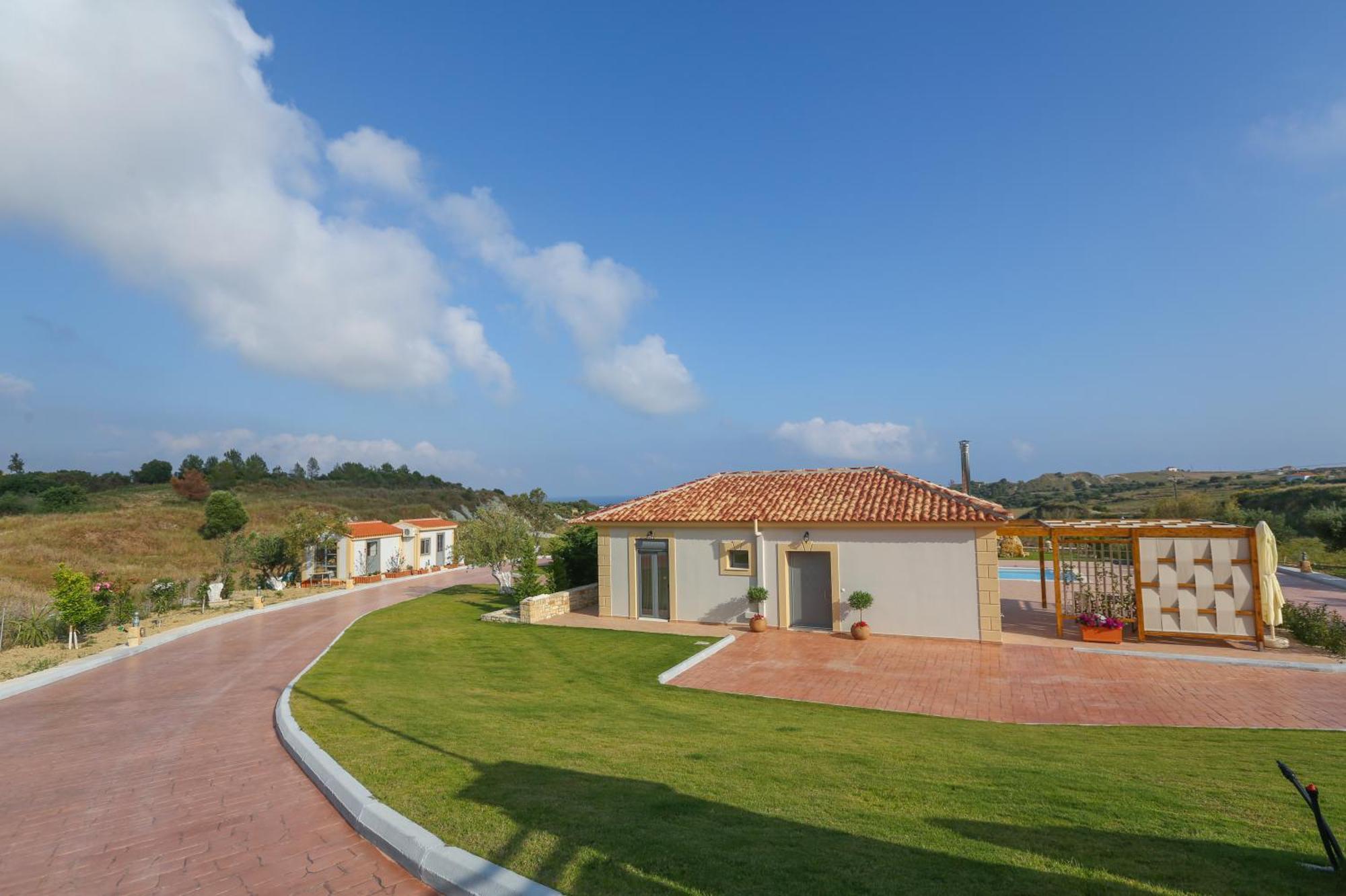 Ameadros Resort Mantzavinata Экстерьер фото